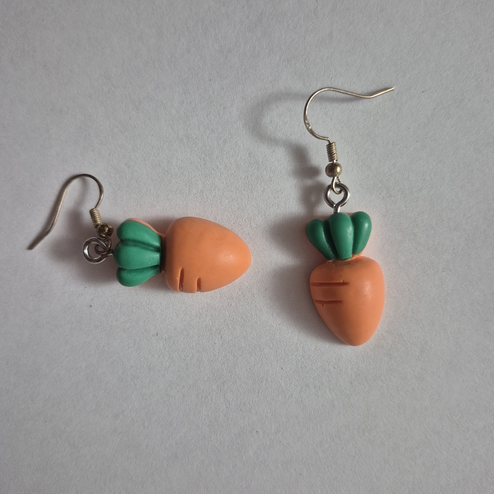 Carrot Shaped Earrings in Orange and Green